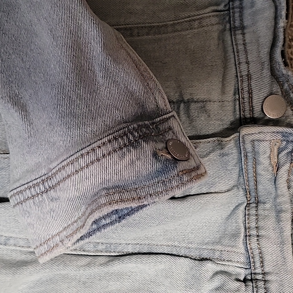 Universal Thread denim jacket - Picture 5 of 10